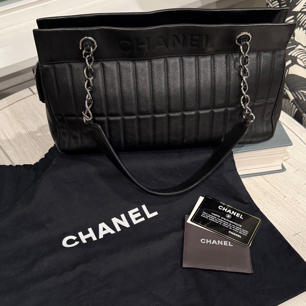 Chanel Vertical Quilted LAX Shoulder Bag - Picture 2 of 14